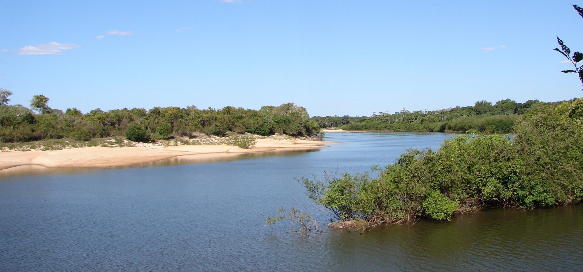 Praia de areia às margens do rio Araguaia, na região do Cantão, Tocantins Praia de areia às margens do rio Araguaia, na região do Cantão, Tocantins