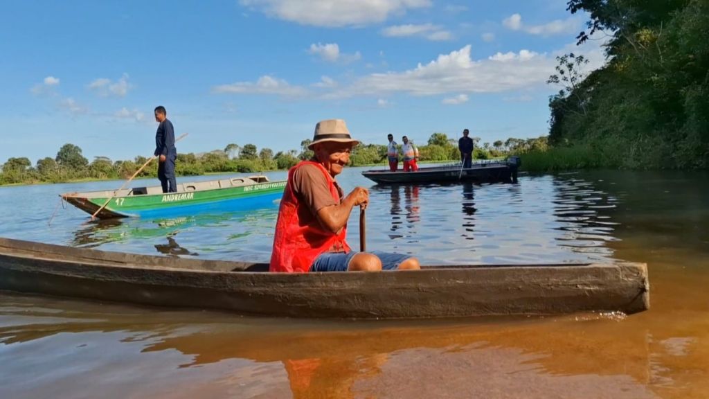 Canoas de madeira no Cantão